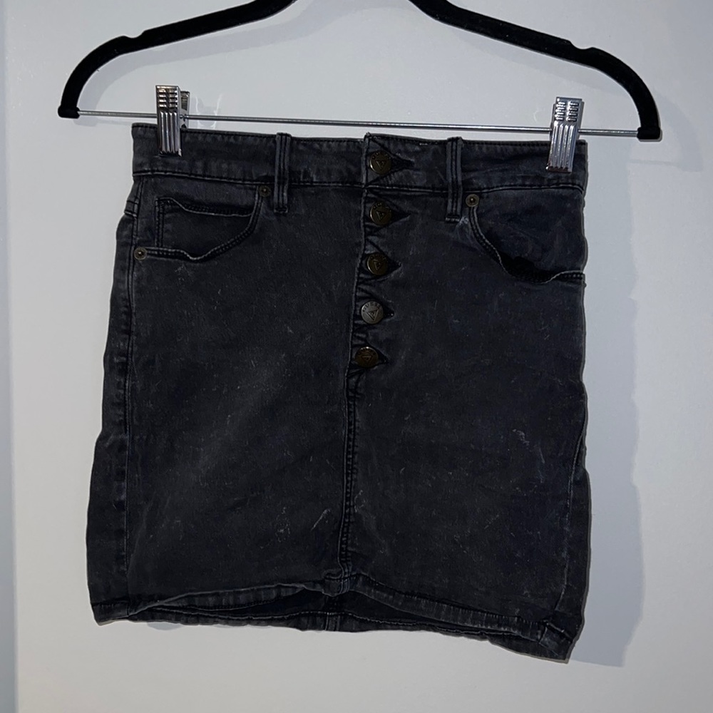 Black vintage guess denim skirt. US size 23
